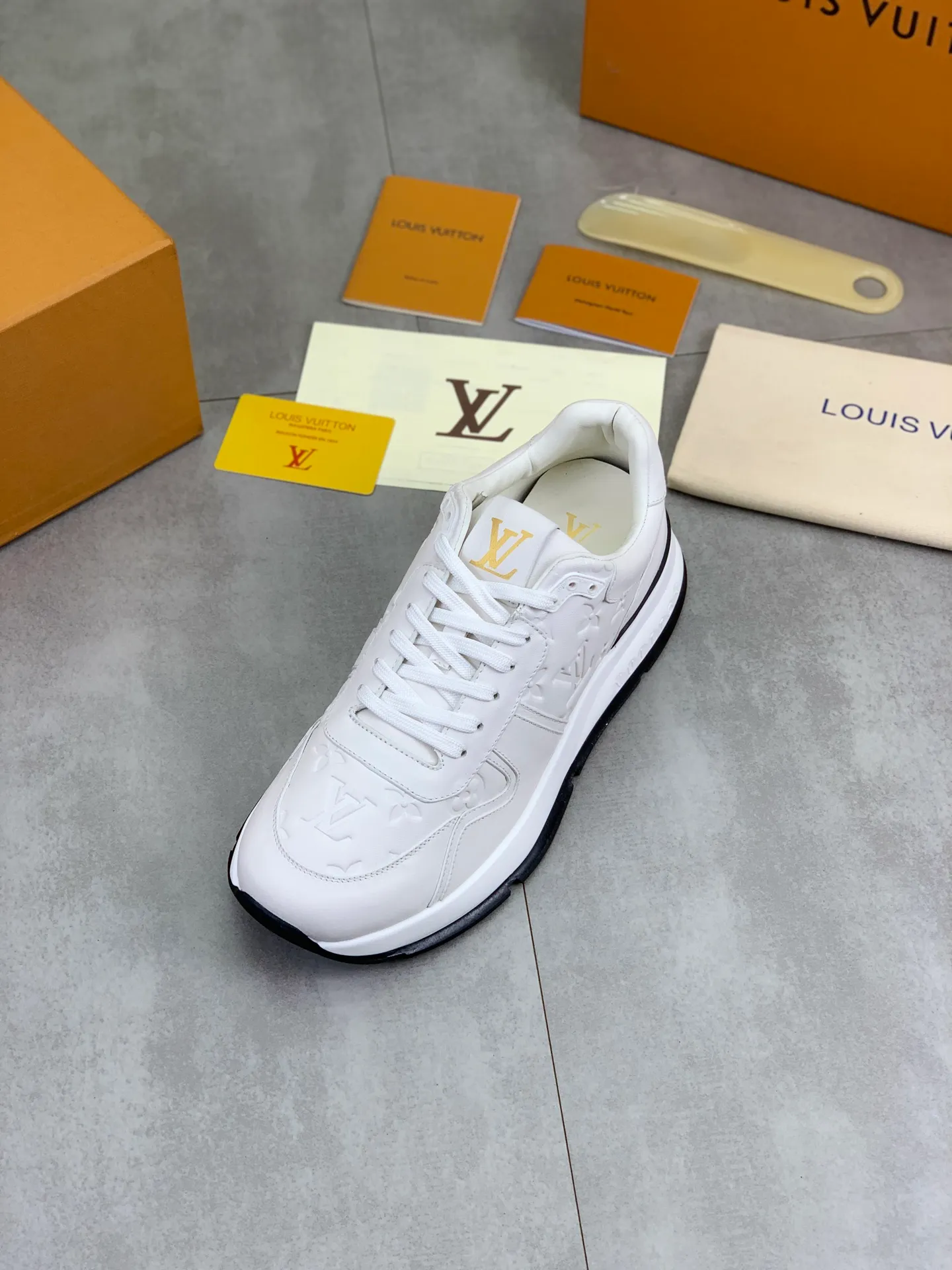Factory price P820 💶 Top version [LOUIS VUITTON] counter series (original order) new style 🍀LV Louis Vuitton - top version LV classic high-top trendy shoes! Made of imported original craft calfskin, original breathable lining, and original wear-resistant, lightweight, high-end TPU outsole! High quality products! 3️⃣ colors available, size: men’s 39-44 (38 45 customized)